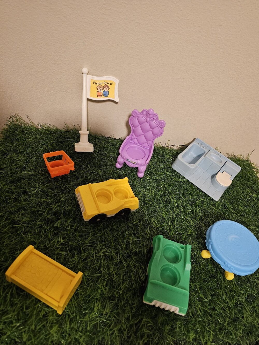 Fisher Price Little People FUrniture.. Bed from 1980'S